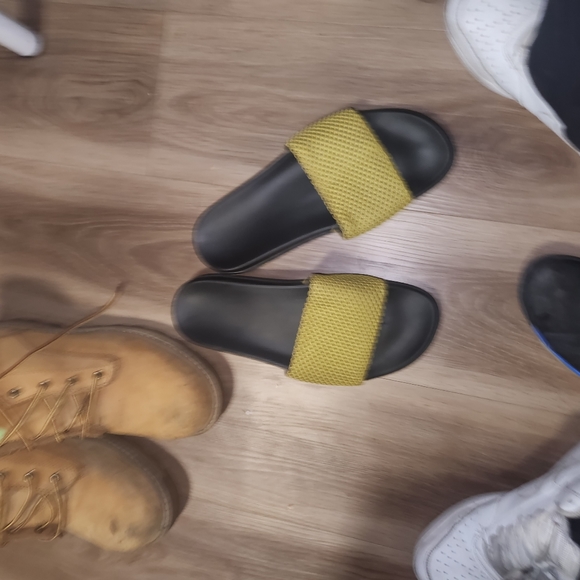 Shoes - Picture 3 of 11